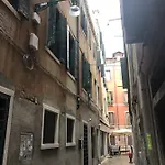 卡维尼萨公寓 公寓 *